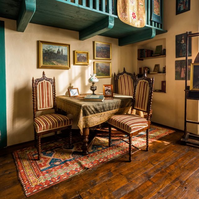 Nábytek z pražského bytu | foto:  Středočeské muzeum v Roztokách u Prahy