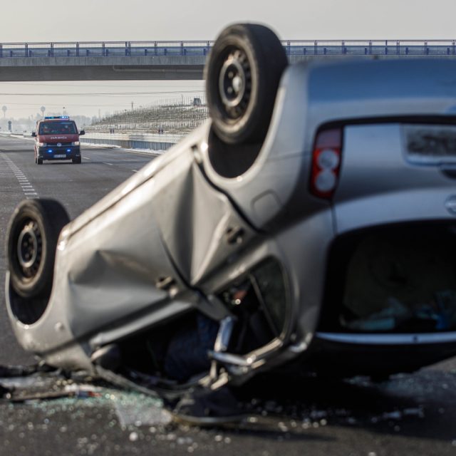 Cvičná dopravní nehoda na novém úseku dálnice D11 zaměstnala složky IZS | foto: HZS Královéhradeckého kraje