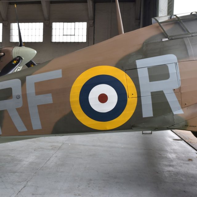 Velká písmena RF-R označují 303. stíhací letku,  pro niž létal i pilot Josef František | foto: Jaromír Marek,  Český rozhlas,  Český rozhlas