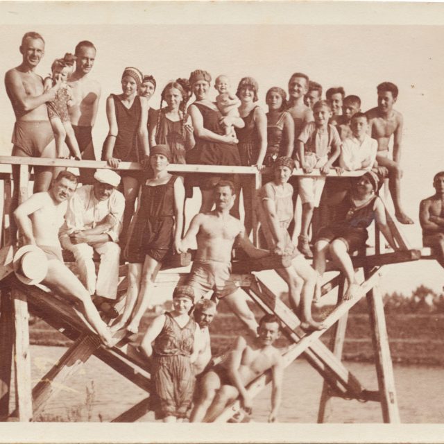 Městská plovárna v Hradci Králové,  1921 | foto: Sbírka Muzea východních Čech v Hradci Králové