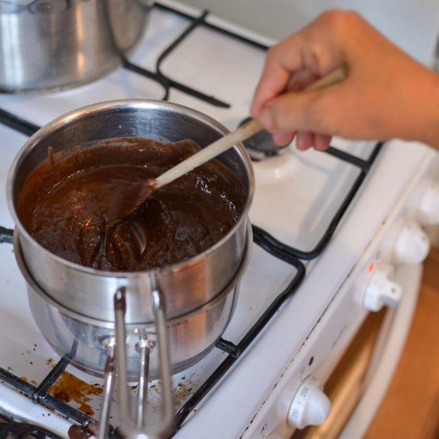 Přidáme hořkou čokoládu | foto: Martin Čuřík