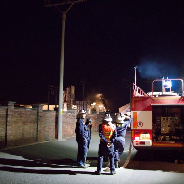 Požár ve dřevozpracujícím závodu v Libčanech | foto: HZS Královéhradeckého kraje