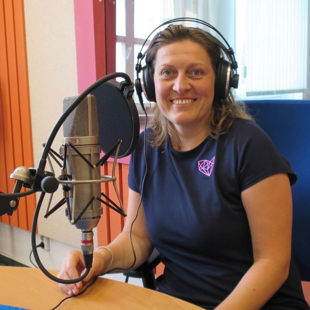 Monika Kořínková ve studiu Českého rozhlasu Hradec Králové | foto: Milan Baják,  Český rozhlas