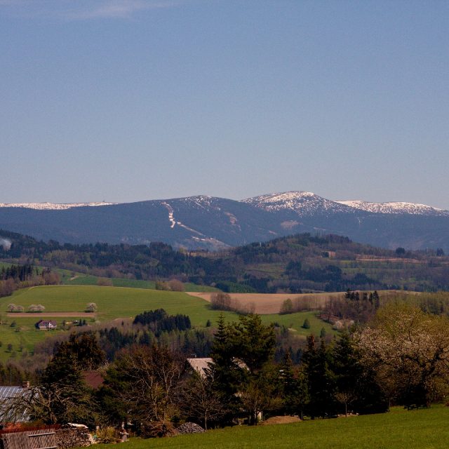 Pohled na jarní Krkonoše | foto: Jaroslav Hoření,  Český rozhlas