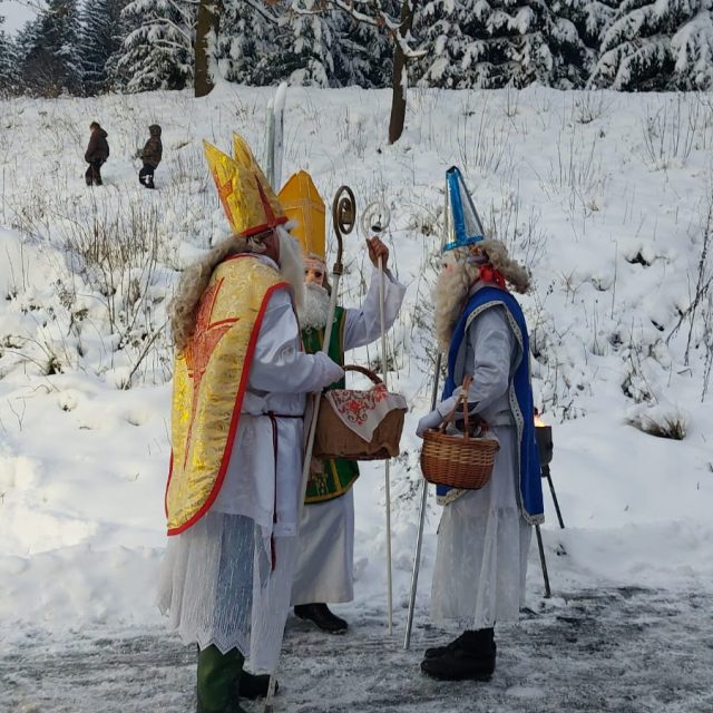 Lidečko,  mikulášské obchůzky 2023,  Mikuláši | foto: Gabriela Hykl,  Český rozhlas
