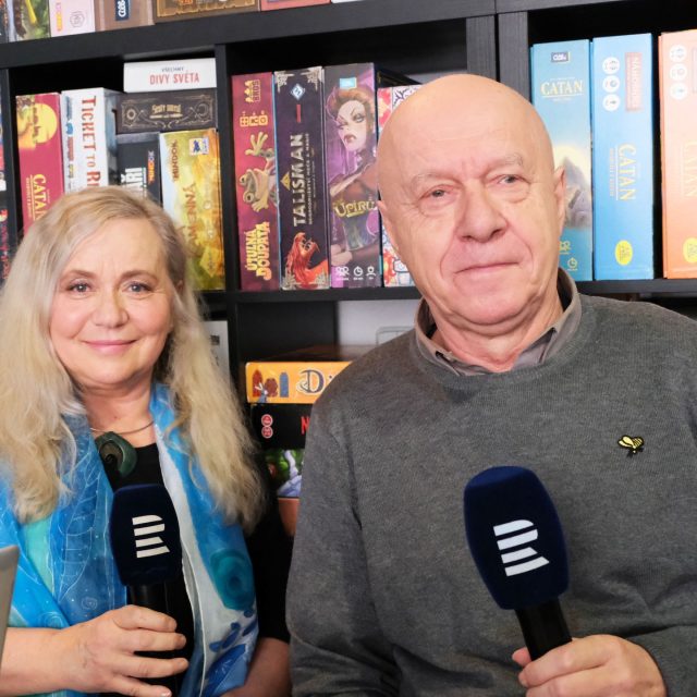 Vladislava Mlada Jirásková a Jan Jirásek v rozhlasové kavárně | foto: Milan Baják,  Český rozhlas