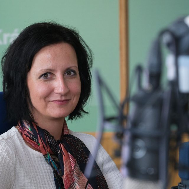 Kristýna Červená ve studiu Českého rozhlasu Hradec Králové | foto: Milan Baják,  Český rozhlas