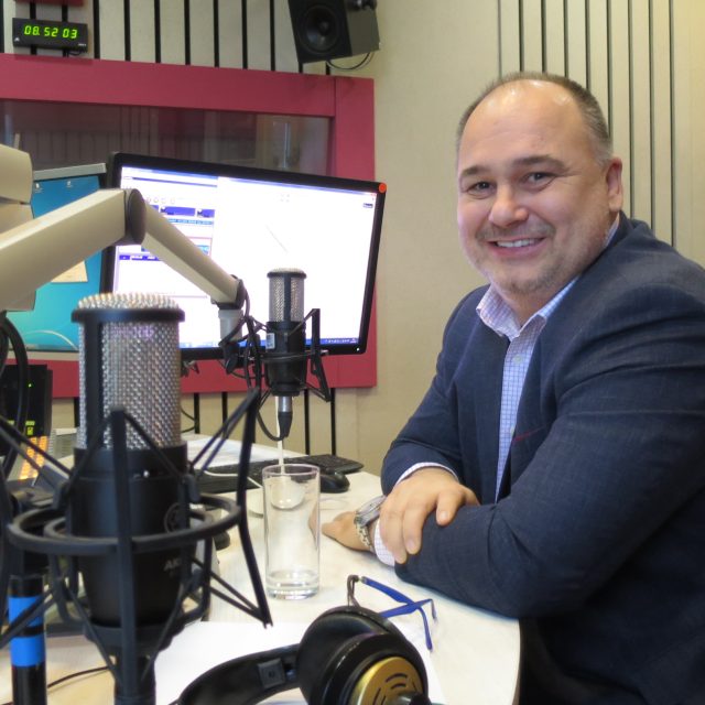 Jan Birke ve studiu Českého rozhlasu Hradec Králové | foto: Milan Baják,  Český rozhlas