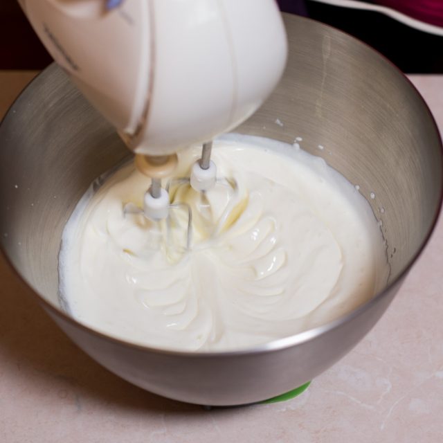 Příprava koláče  (ilustrační foto) | foto: Martin Čuřík