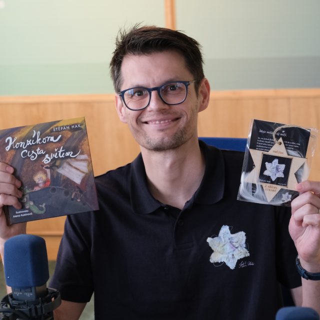 Štěpán Hak ve studiu Českého rozhlasu Hradec Králové | foto: Milan Baják,  Český rozhlas