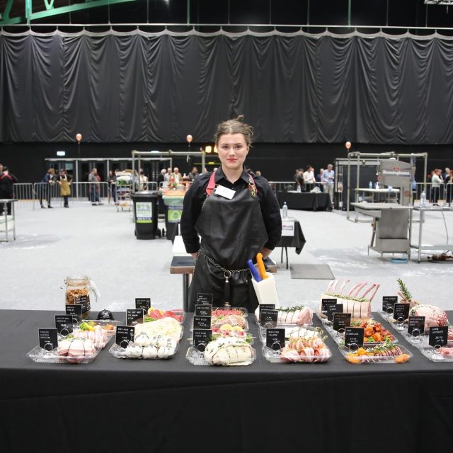 Monika Remešová na soutěži řezníků | foto: archiv Moniky Remešové