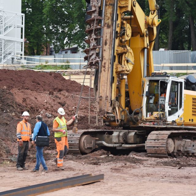 Poklepání na základní kámen modernizace Oblastní nemocnice Náchod | foto: Lukáš Vaníček