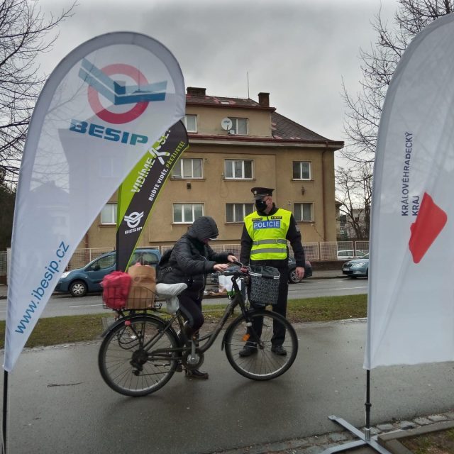 Valentýnské srdce s BESIPEM aneb bezpečí chodců a cyklistů v silničním provozu | foto: Policie České republiky