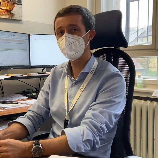 Nemám chvíli klidu,  ale mám kolem sebe spoustu skvělých lidí,  kteří mi pomáhají,  popisuje ředitel náchodské nemocnice | foto: Martin Pařízek,  Český rozhlas,  Český rozhlas