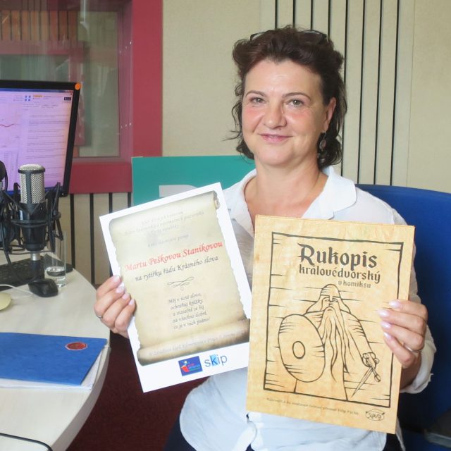 Marta Pešková Staníková ve studiu Českého rozhlasu Hradec Králové | foto: Milan Baják,  Český rozhlas
