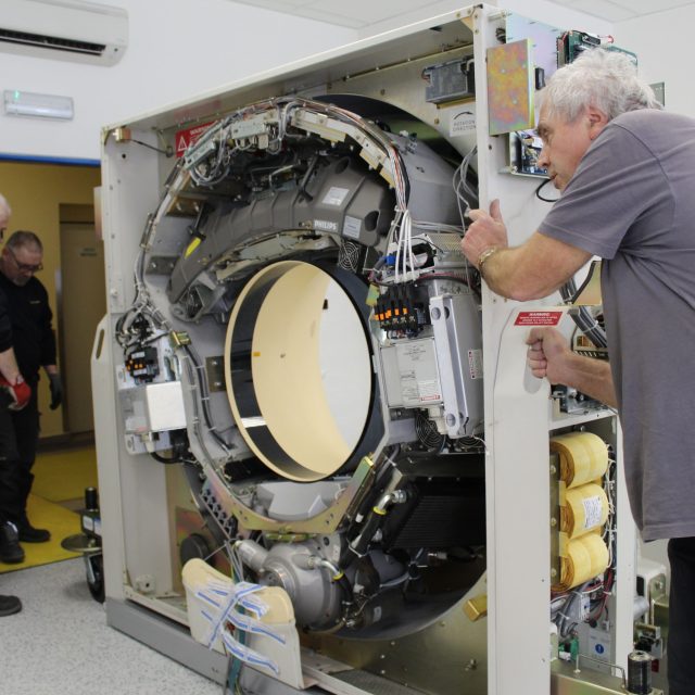 Městská nemocnice Dvůr Králové nad Labem má nový výpočetní tomograf  (CT) umožňující kvalitnější vyšetření | foto: Zdravotnický holding Královéhradeckého kraje