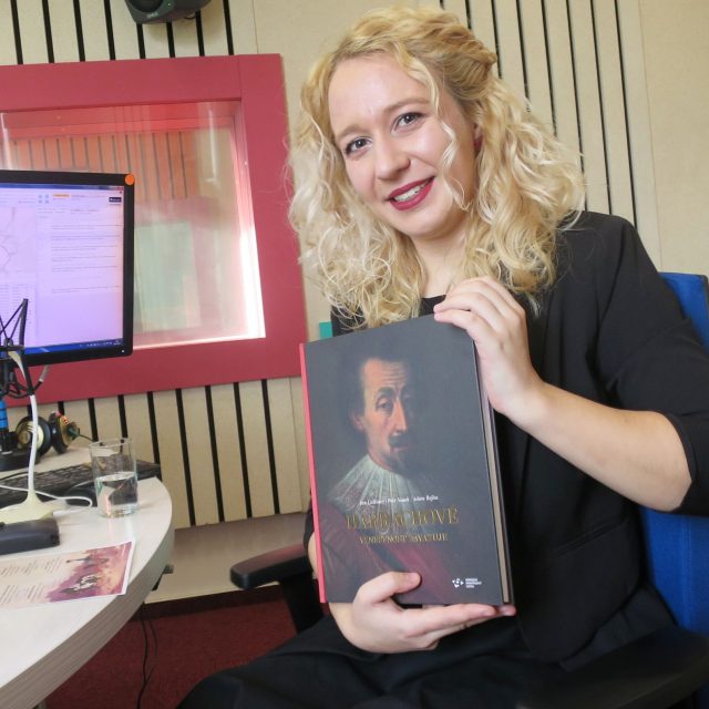 Anna Chlumová ve studiu Českého rozhlasu Hradec Králové | foto: Milan Baják,  Český rozhlas