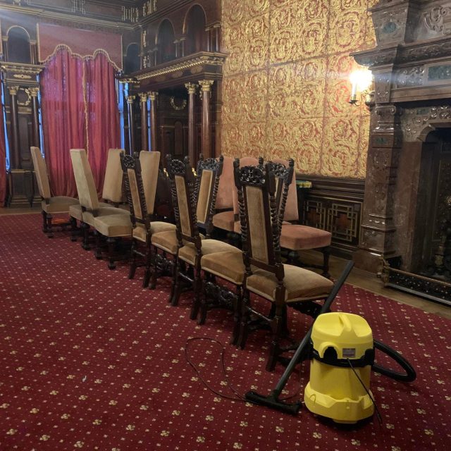 Jak vypadá takový předvánoční úklid na zámku Hrádek u Nechanic? | foto: Jana Házová,  Český rozhlas