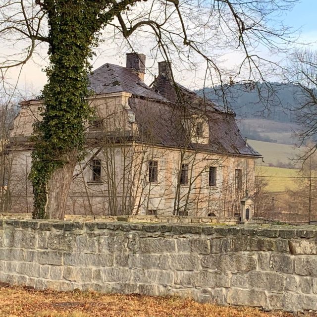 V Šonově na Náchodsku chátrá vzácná fara z 18. století | foto: Václav Plecháček,  Český rozhlas
