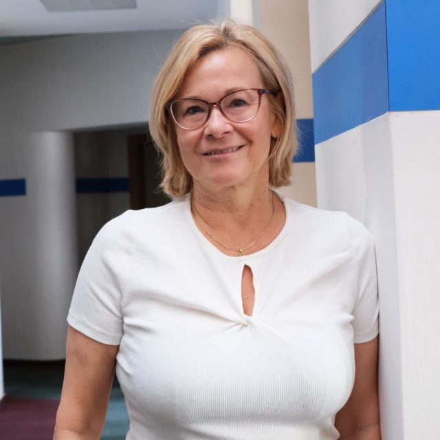 Romana Ptáčková ve studiu Českého rozhlasu Hradec Králové | foto: Milan Baják,  Český rozhlas