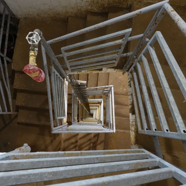 Schodiště ve tvrzi Hanička,  které si zahrálo ve filmu Otakara Vávry | foto: archiv pevnosti Hanička