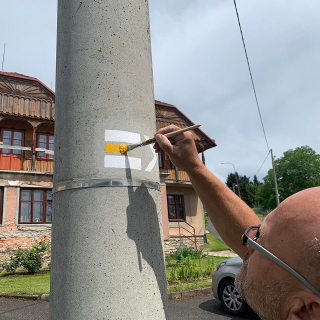 Členové Českého klubu turistů na Náchodsku obnovují značky v terénu a připravují i nové trasy | foto: Jana Házová,  Český rozhlas