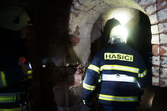 Hasiči cvičili v josefovském podzemí | foto: HZS Královéhradeckého kraje