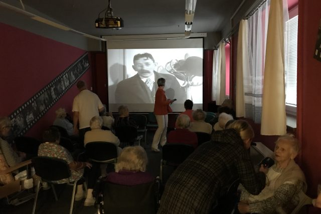 Seniorské kino v Domově důchodců Tmavý důl | foto: Jana Házová,  Český rozhlas