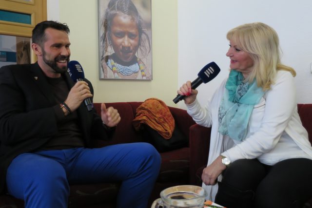 Terapeut Jiří Kastner v rozhovoru s Ladou Klokočníkovou | foto: Milan Baják,  Český rozhlas