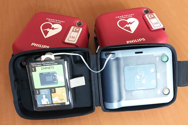 Vrchlabští strážníci mohou použít v případě potřeby automatický defibrilátor  (ilustrační foto) | foto: Aleš Prokopec,  město Chrudim