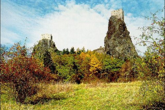 Dominanta Českého ráje,  hrad Trosky | foto:  Český ráj