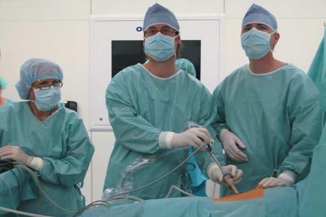 Operace v nemocnici v Příbrami | foto: Pavel Pavlas