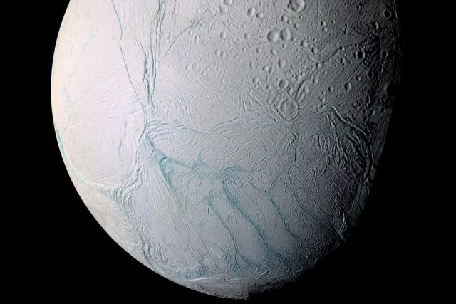 „Tygří pruhy“ na povrchu Enceladu | foto:  NASA/JPL/ESA