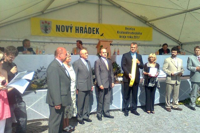 Nový Hrádek přebral ocenění Vesnice roku Královéhradeckého kraje 2011 | foto: Jiřina Šmídová,  Český rozhlas