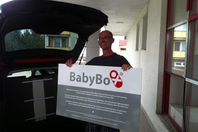 Instalace babyboxu v Hradci Králové | foto: Ondřej Vaňura,  Český rozhlas