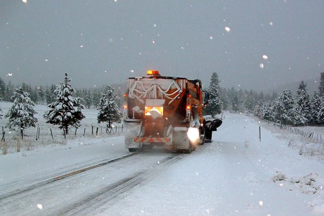 Zimní údržba silnic  (ilustrační foto) | foto:  OregonDOT,   licence Creative Commons 2.5 Generic