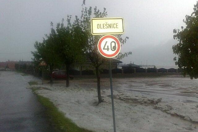 Na Královéhradecku u Chlumce nad Cidlinou voda zaplavila část obce Olešnice | foto: Martin Pařízek,  Český rozhlas
