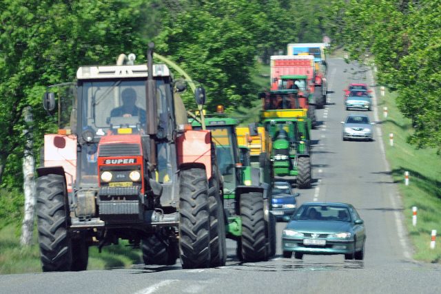 Protestní kolony zemědělské techniky dnes po celém Česku vyrazily na silnice  (ilustrační foto) | foto: Filip Jandourek
