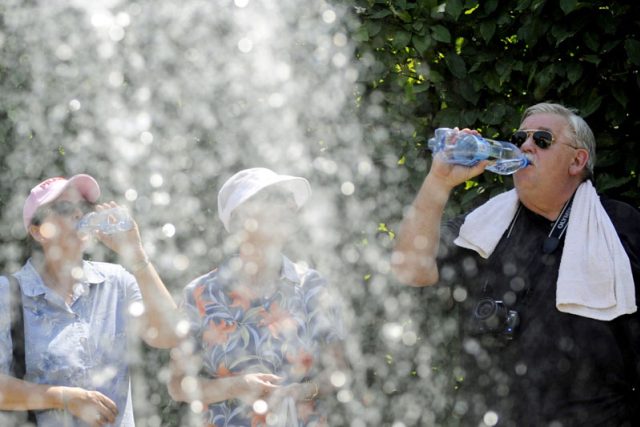 V horkém počasí je důležité dodržovat pitný režim  (ilustrační foto) | foto: ČTK