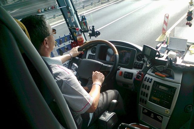 dálkový autobus,  řidič | foto: Eva Odstrčilová