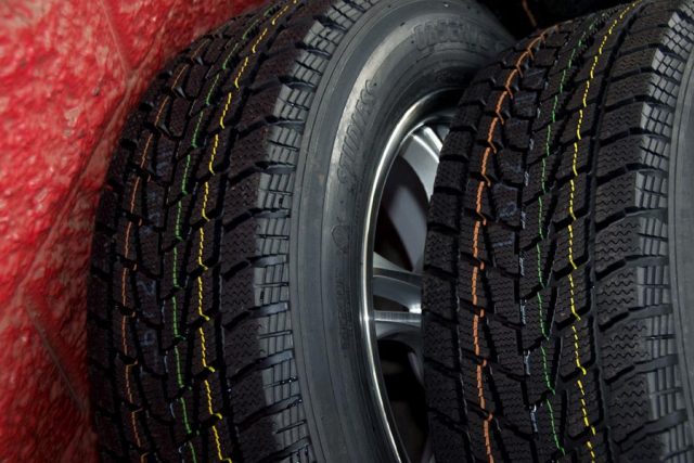 Nové zimní pneumatiky  (ilustrační foto) | foto:  OregonDOT,   licence Creative Commons Attribution 2.5 Generic