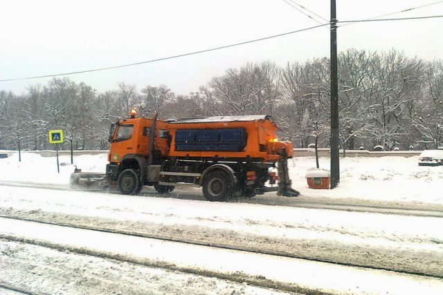 silničíři uklízejí sníh | foto: Eva Odstrčilová