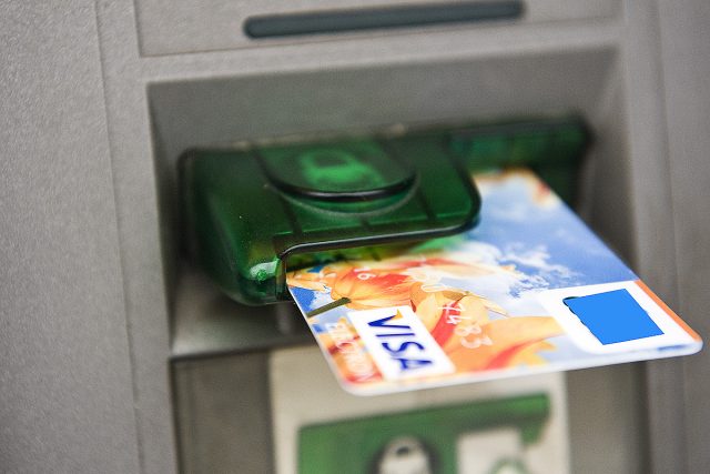 Bankomat  (ilustrační foto) | foto: Filip Jandourek