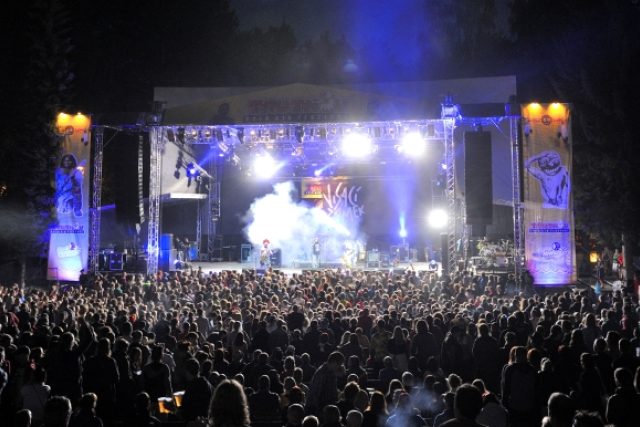 V trutnovském amfiteátru Na Bojišti začal hudební festival Open Air Trutnov | foto: ČTK