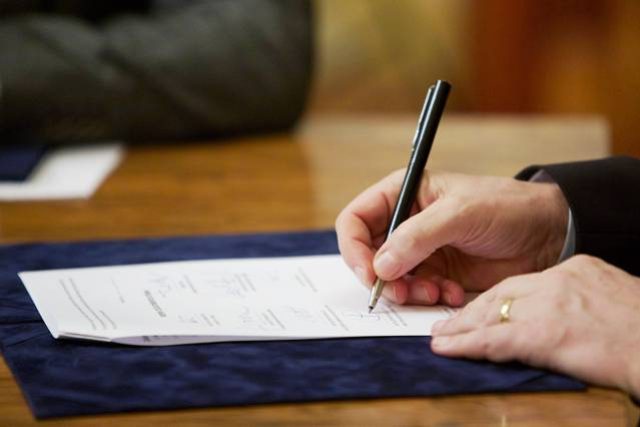 Bude podepsána nová smlouva?  (ilustrační foto) | foto: Jan Malý