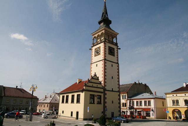 Renesanční radnice s věží v Dobrušce | foto: Lukáš Peška