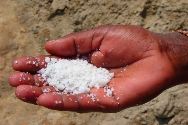 sůl na ruce | foto: CC0 Public domain