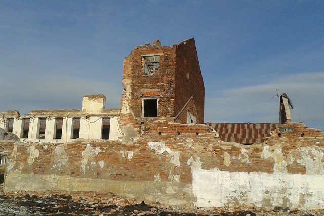 Ruiny bývalé továrny Perla dál hyzdí centrum Doudleb nad Orlicí | foto: Kristýna Štanderová
