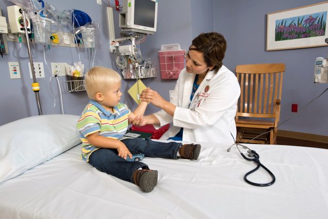 Pediatr  (ilustrační foto) | foto: Creative Commons Attribution-NonCommercial-NoDerivs 2.0 Generic,   UW Health