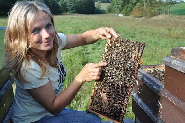 Simona Adamcová,  držitelka titulu Živnostník roku 2015 | foto: Včelí farma Rokytník